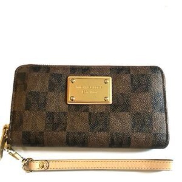 Michael Kors Checkerboard Wallet in black brown and gold hardware - Picture 1 of 10